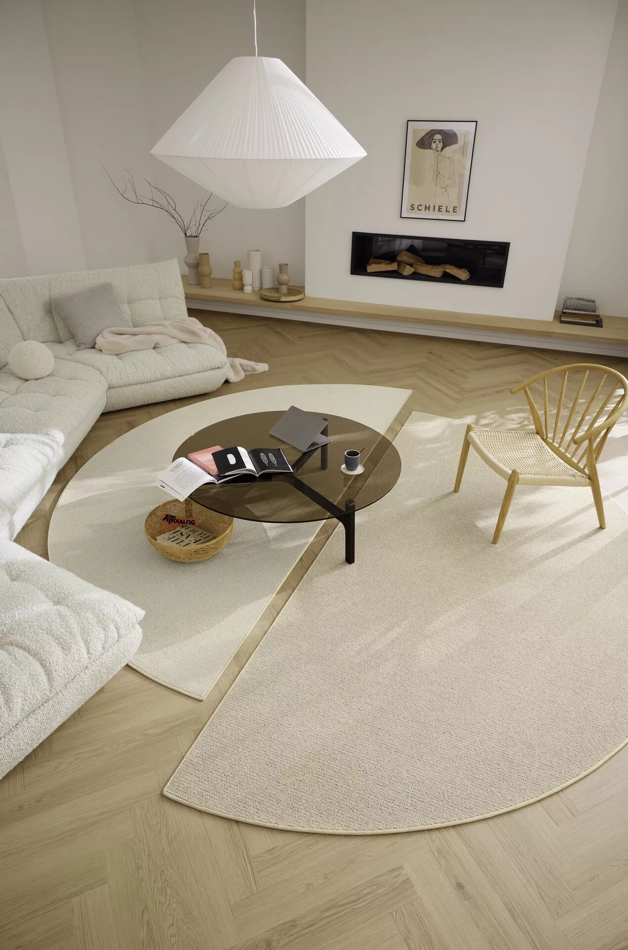 Tapis sur mesure dans un intérieur chaleureux à Pornic, solution décorative pour réchauffer un sol froid