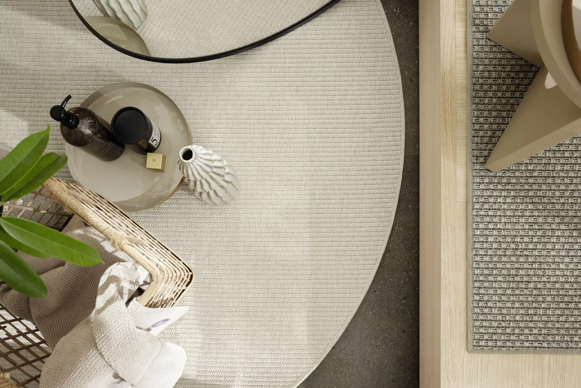 Revêtement de sol naturel en sisal à Pornic, matière élégante et intemporelle pour un intérieur chaleureux